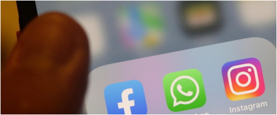 Whatsapp down per un’ora ed è panico: boom di segnalazioni. Problemi anche su Facebook e Instagram