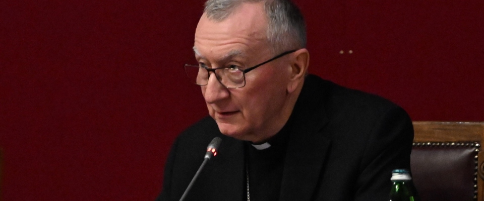 Armi in Ucraina, Parolin: “Un’escalation sarebbe incontrollabile. Tutti dovrebbero preoccuparsi”