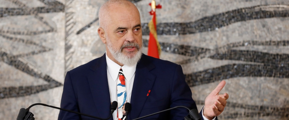 Edi Rama su Report: “Ma quale giornalismo, è fango. Piero Manzoni forse titolerebbe Merda d’inchiesta”