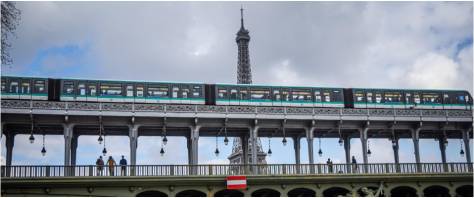 Parigi Tour Eiffel Bare