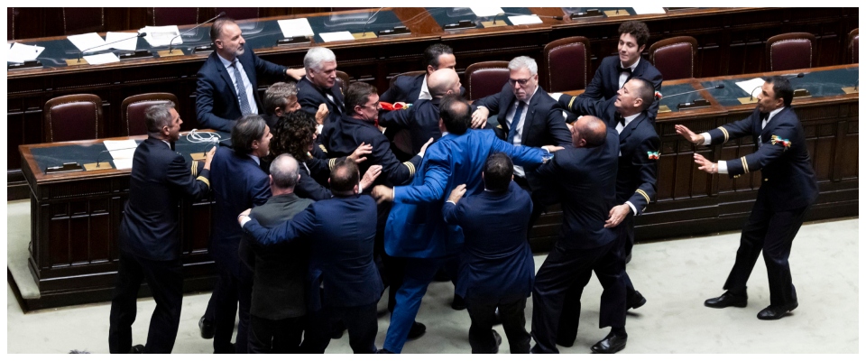 Altro che scene mai viste, il Parlamento spesso è stato un ring. Smentito il piagnisteo pentastellato