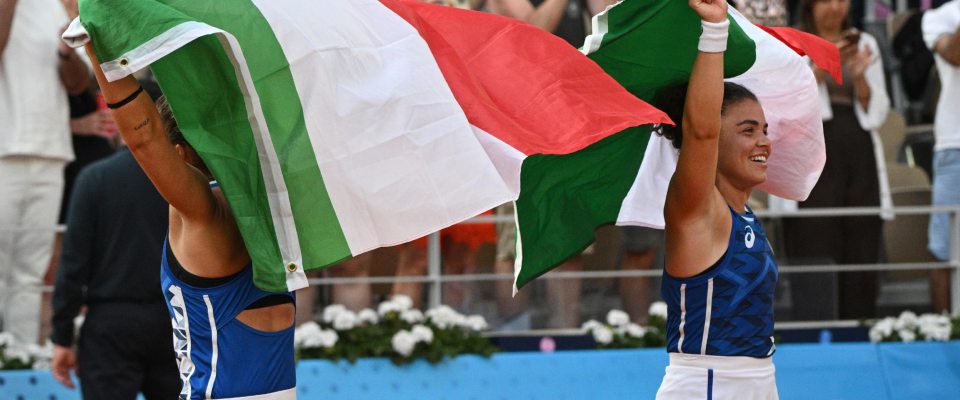 Giochi di Parigi: Errani e Paolini, storica medaglia d’oro nel tennis. Meloni: “Forza ragazze”