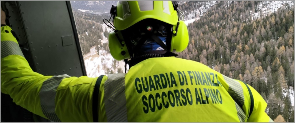 Corsa contro tempo e meteo per i 4 alpinisti dispersi sul Monte Bianco. L’Sos: “Venite, rischiamo di morire congelati”