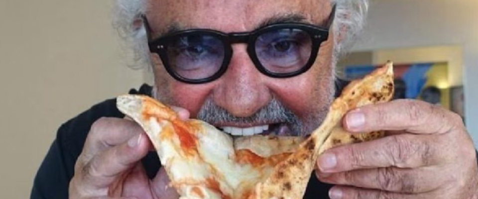 Briatore litiga con i napoletani per la pizza: “La vostra somiglia a una gomma da masticare”