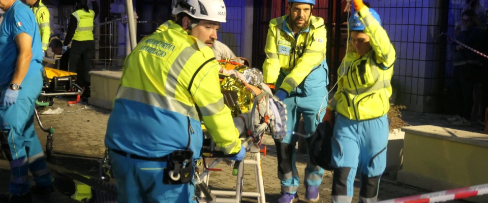 Tragico incidente al lido di Camaiore in Versilia: un’auto travolge 8 pedoni. Due morti e 3 feriti gravi