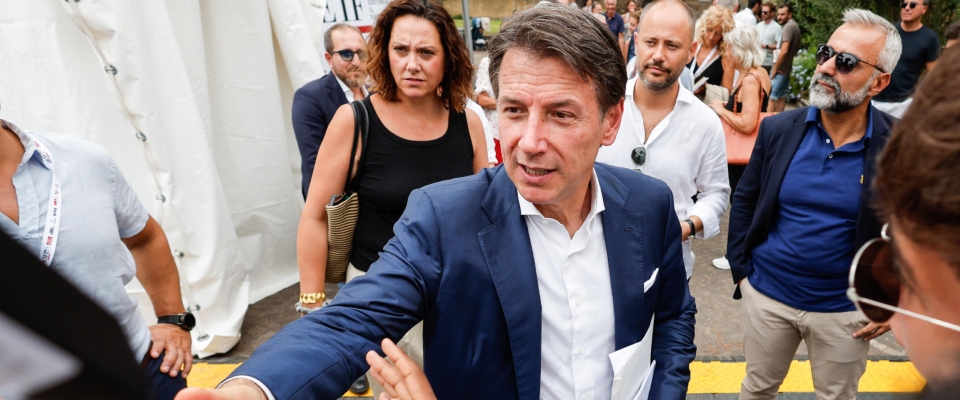 Conte strapazza Grillo alla festa del Fatto: “Non accetterò mai un soprelevato sulla comunità”