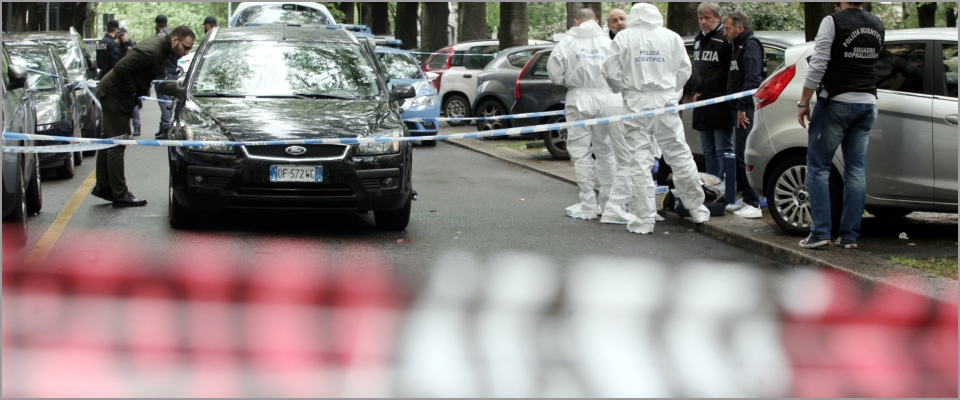 Non c’è fine all’orrore, neonato morto a Parma: nel giardino della villetta ora spuntano i resti di un altro corpicino