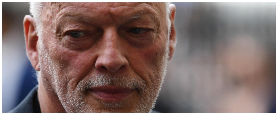 David Gilmour si imbuca in un pub di Londra e canta :”Wish you were here” insieme alla figlia (video)