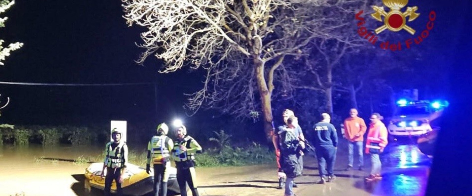 Nubifragi in Toscana, dispersi un bimbo di 5 anni e la nonna travolti dall’acqua. Sommozzatori all’opera