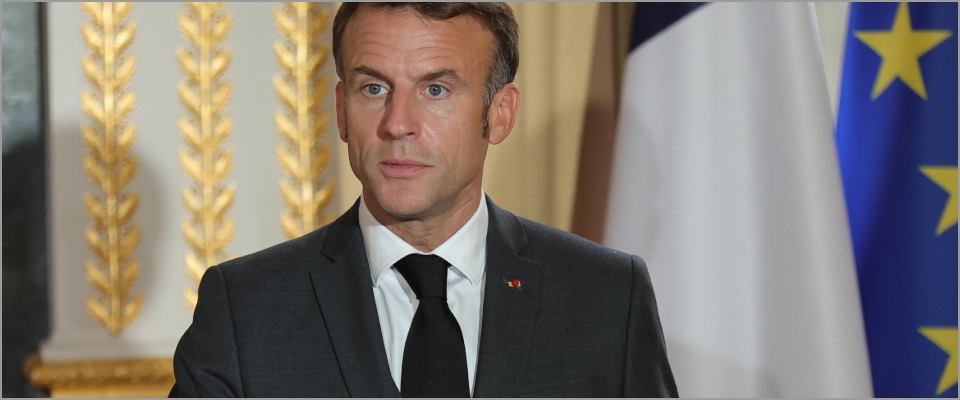 Emily in Paris, la serie trasloca a Roma: Macron la prende male e ne fa una questione di Stato. Letteralmente