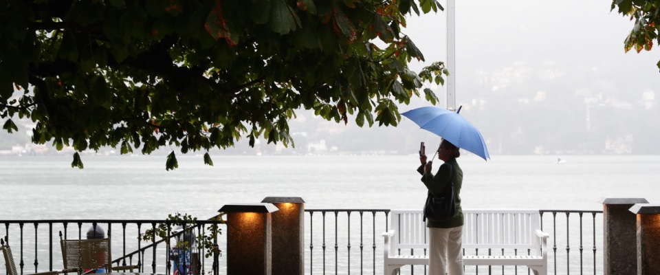 Nuovo allarme meteo in Italia: Emilia Romagna in allerta rossa, un ferito grave nell’aretino