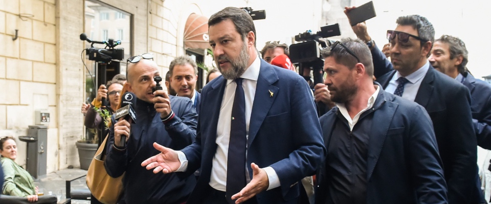 Ferrovie, Salvini: “Non vado in giro a piantare chiodi. La ditta che ha causato il guasto è stata allontanata”