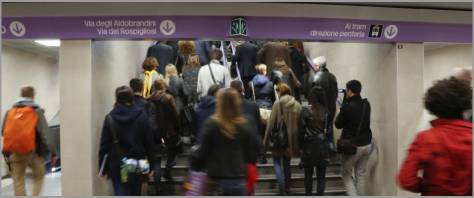 rapine nordafricani metro Milano