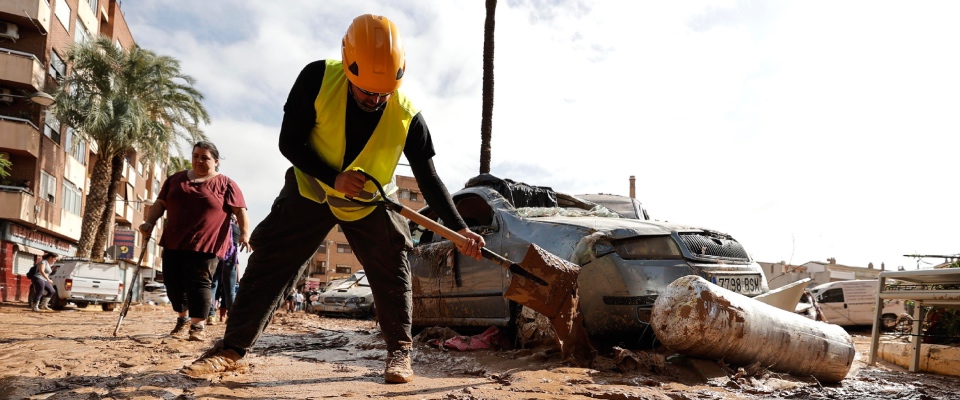 Valencia ancora nel panico, nuovo allarme alluvione. Appello ai cittadini: “Restate a casa”