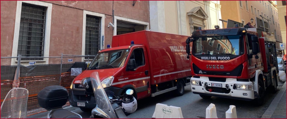 Tragedia a Roma, ascensore precipita e si schianta sugli operai al lavoro: uno muore sul colpo, due feriti, uno grave