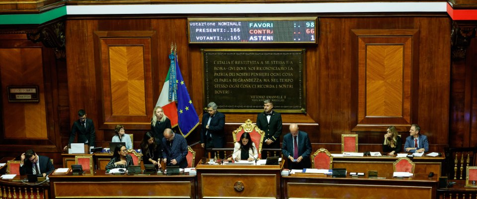 Dl Omnibus, il Senato approva la fiducia: dal concordato preventivo al bonus Natale, cosa contiene