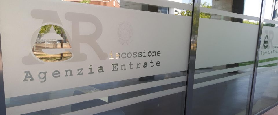 In Italia cala l’evasione fiscale e crollano i lavoratori in nero: lo studio che smentisce i gufi della sinistra