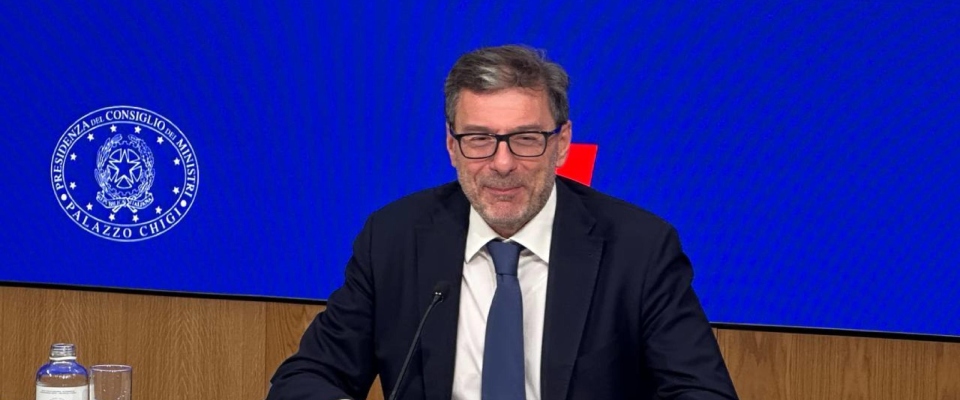 Giorgetti: “Sacrifici a banche, assicurazioni e ministeri”. Smontate le balle sul catasto