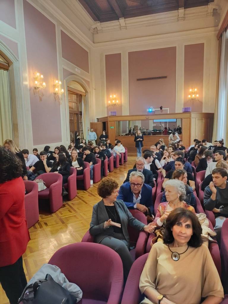 Scuola in ospedale, storie belle di “pazientini” curati e di docenti coraggiosi in un convegno al Mim