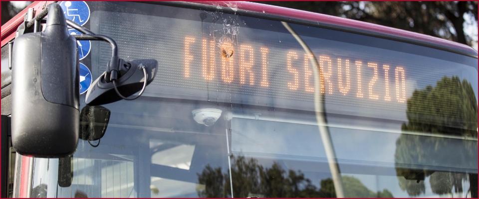 Sciopero dei mezzi pubblici: bus, tram e metro fermi, disagi ovunque. Ecco gli orari e le fasce garantite città per città