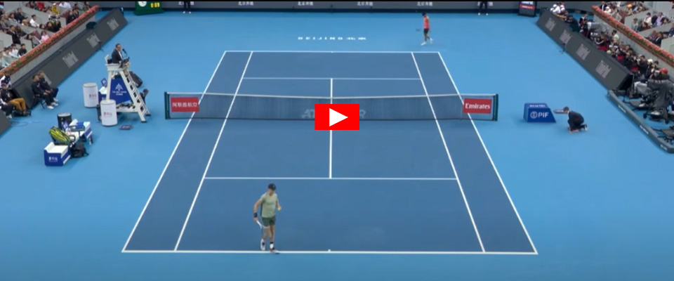 Sinner ko a Pechino, impressionante rimonta di Alcaraz che vince al tie break nel terzo set (video)