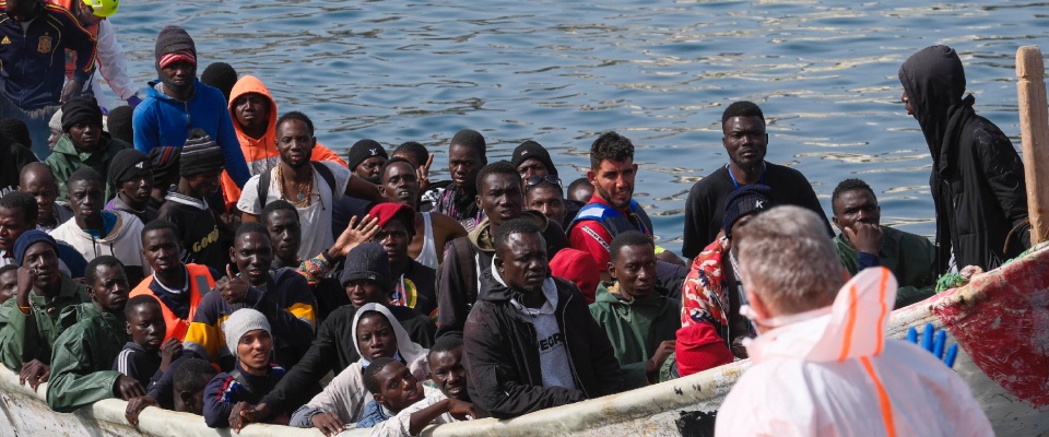 Il libro. “L’invasione” di Francesca Galici: il girone infernale costruito dalla mafia immigrazionista