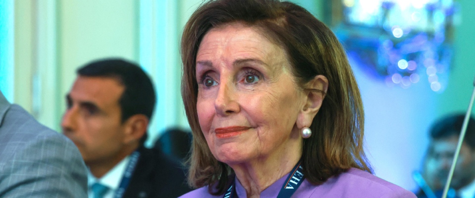 Nancy Pelosi ammette che i Dem hanno sbagliato tutto: “Biden si è ritirato troppo tardi…”