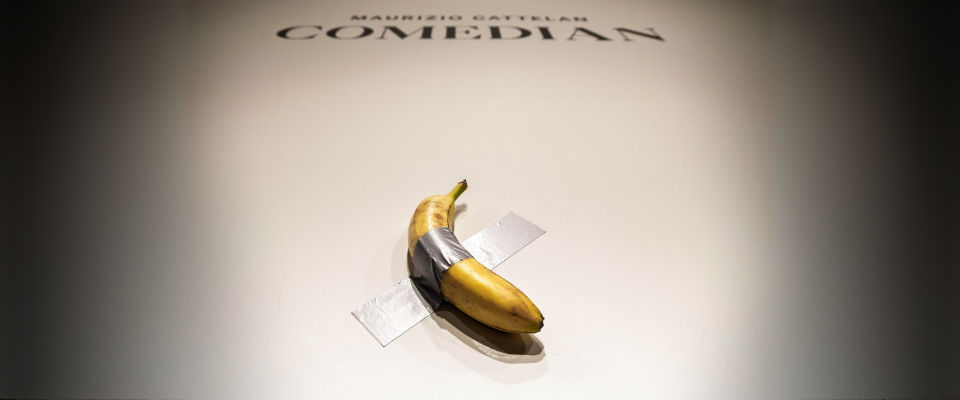 Banana d’oro di Cattelan venduta a 6,2 milioni di dollari. Il fortunato acquirente: “La mangerò”