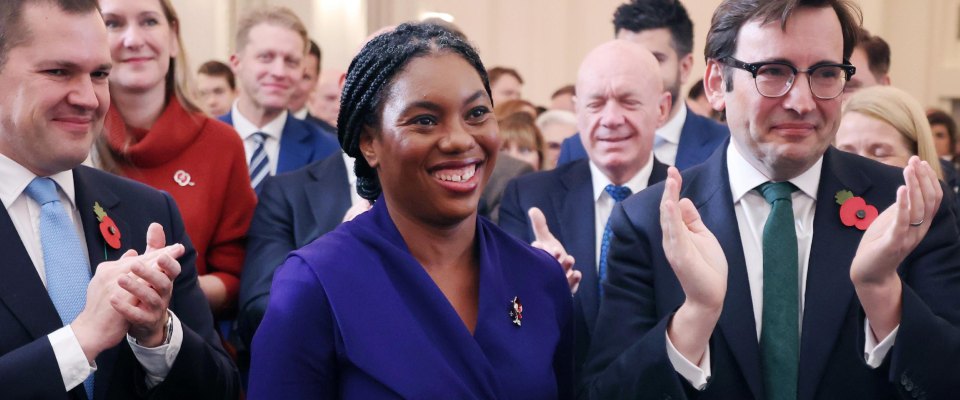 La prima donna nera alla guida di un partito Uk: chi è Kemi Badenoch, nuova leader dei Conservatori (e aspirante premier)