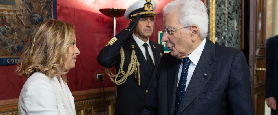 Pranzo tra Mattarella e Meloni, smentite le fake: non si è parlato di fibrillazioni ma di Ue e manovra