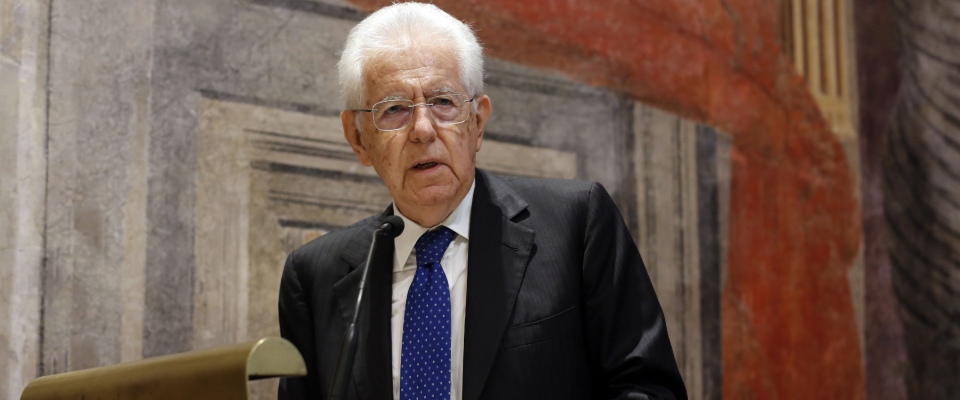 Monti guarda alla leadership europea di Meloni e gela i catastrofisti: “Può aiutare l’Ue con Trump”