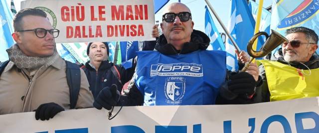 corteo polizia torino