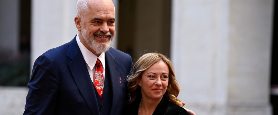 Edi Rama: “Meloni ha sorpreso tutti, altro che marcia su Roma. Si batte per un’Italia più forte”