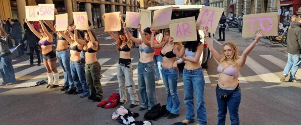 L’autogol delle “compagne” anti Meloni: ricordano la Cecchettin con il “reggiseno e mutandina day”