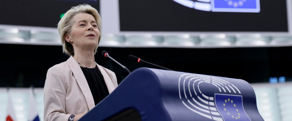 La Commissione Ue al voto. Ursula von der Leyen blinda Fitto e parla di sovranità e libertà