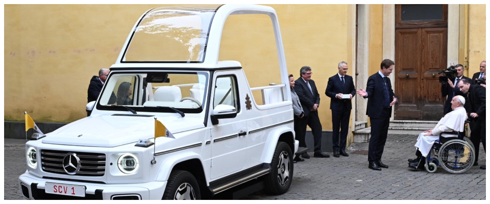 Bergoglio fa felici gli ambientalisti: arriva in Vaticano la Papamobile elettrica della Mercedes