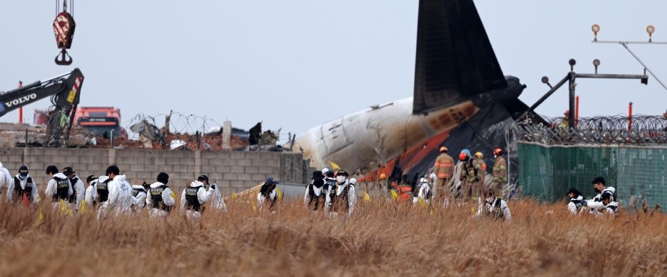 Ipotesi bird strike per lo schianto aereo in Corea del Sud: 167 morti. Il video dell’esplosione