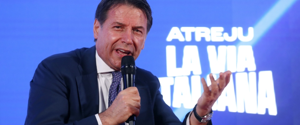 Conte al popolo di Atreju: “Se essere di sinistra vuol dire antifascismo e accogliere tutti, non ci sto” (video)