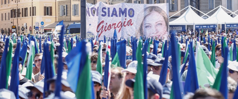 Sondaggi: FdI al 30%, tutto il centrodestra cresce. Calo con beffa per Schlein e Conte