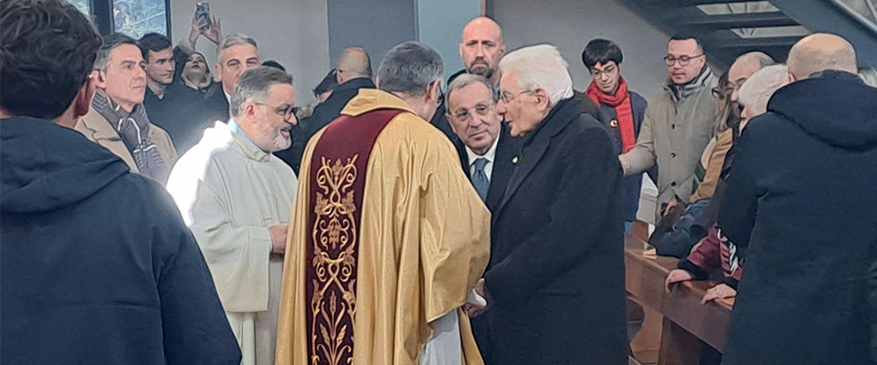 Caivano rinasce, anche Mattarella sposa il progetto Meloni e va alla Messa di don Patriciello