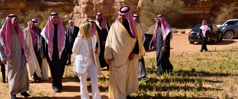 Meloni lascia l’Arabia e va in Bahrein: «Non visite di cortesia, ma missioni con risultati concreti»