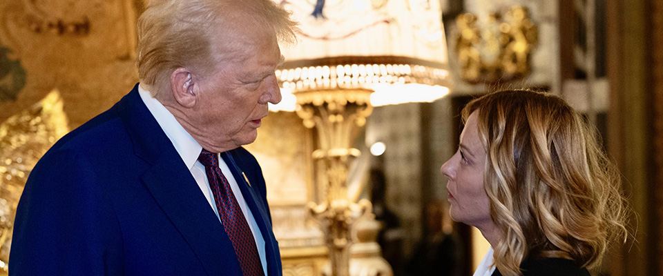 Meloni da Trump, missione: liberare Cecilia Sala. Il presidente: “Giorgia s’è presa l’Europa” (video)