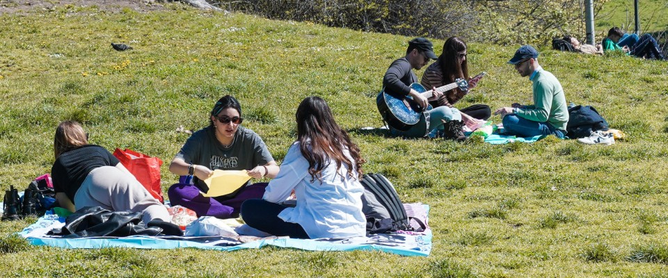 Tutti i ponti del 2025: così tra aprile e maggio con 7 giorni di ferie se ne possono fare 16 di vacanza