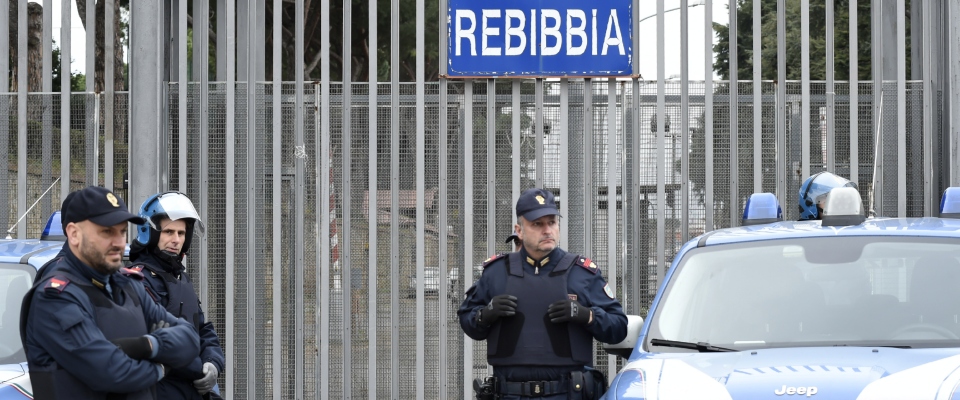 Rebibbia: droga e permessi falsi ai detenuti: 32 misure cautelari, ai domiciliari lo psicologo della Asl