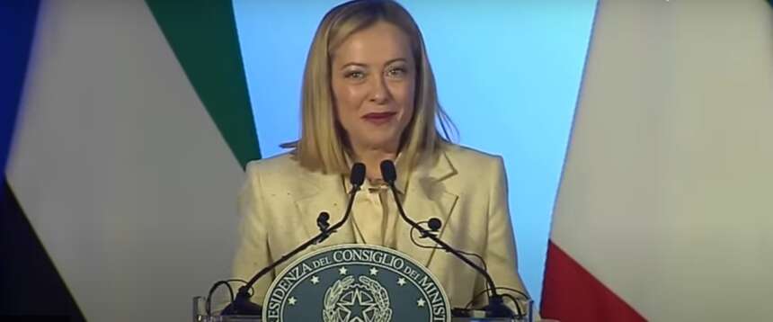 Meloni firma l’accordo con gli Emirati arabi: “Giornata storica, 40 miliardi investiti in Italia” (video)