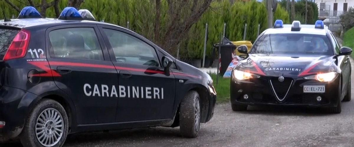 Orrore a Prato, uccide la madre a coltellate e poi dà fuoco alla casa. Mistero sul movente