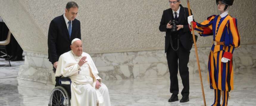 Il Papa ricoverato al Gemelli per un’infezione polmonare. L’infettivologo: “Ha 88 anni, bisogna stare molto attenti”