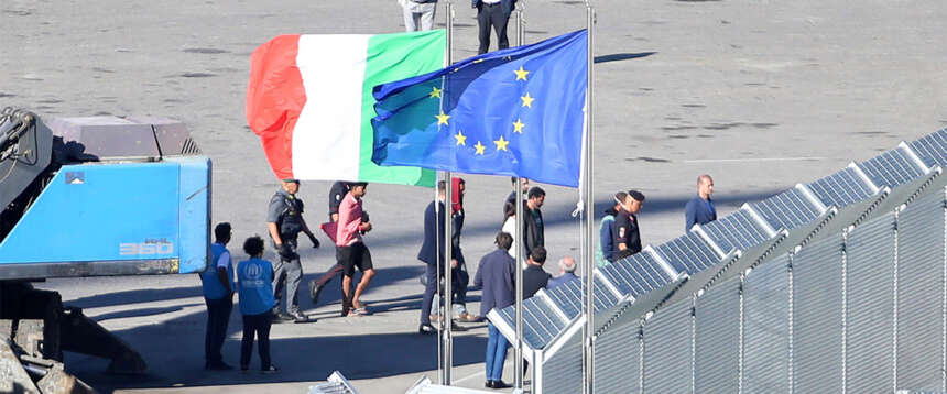 Migranti, effetto Meloni: la Ue sposa il modello Albania. Arriva anche il sì del commissario austriaco