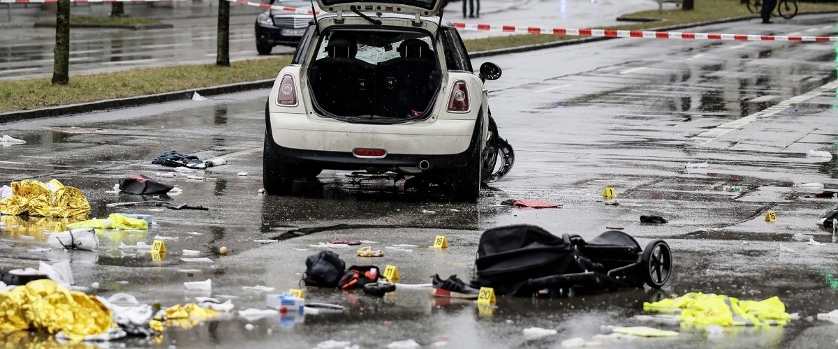 Monaco, morte mamma e figlia di due anni ferite nell’attentato. L’attentatore afghano: “Me l’ha detto Allah”