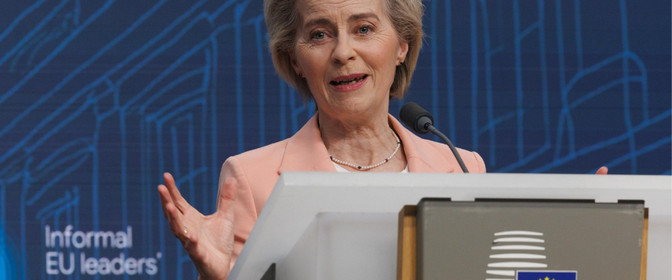 Von der Leyen si sveglia: il mondo non è più quello dei salotti dorati di Davos. Basta follie globaliste